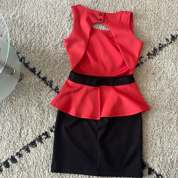 BCBG peplum dress sz S - Picture 3 of 3